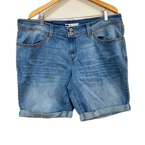 Levi’s Jeans Denim Shorts Medium Wash‎ Women’s Plus Sz 22